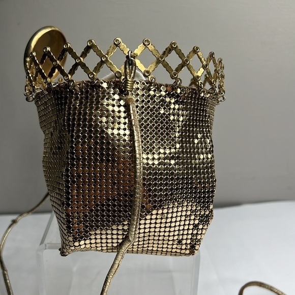 Whiting and Davis Gold Chain Mesh Link Expandable Top Pop Beggars Crossbody Bag - Picture 4 of 11